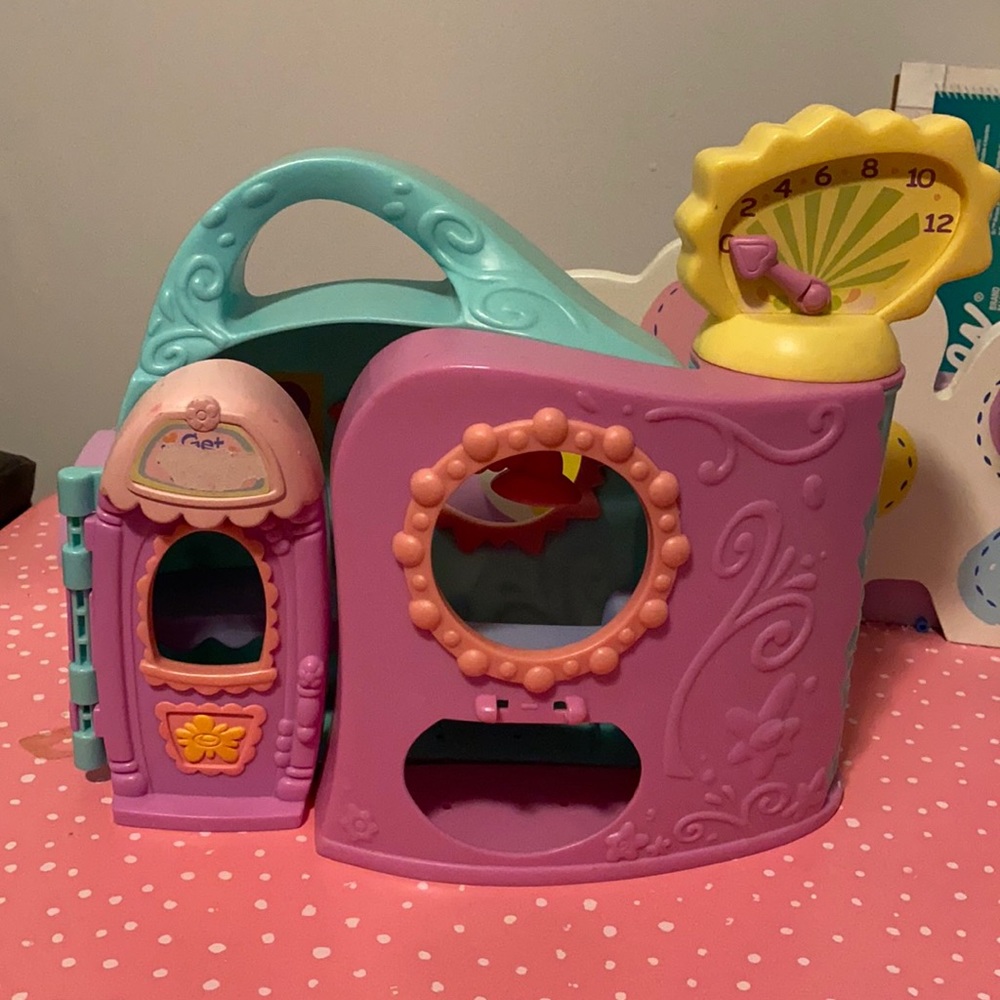 Littlest pet shop set